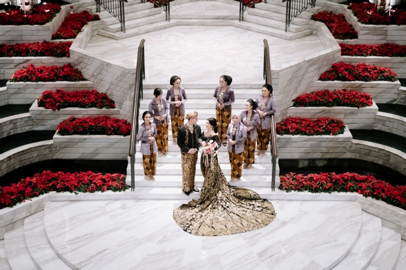 Wedding Stylist : Prolog Design | Venue : Grand Hyatt Jakarta | Gaun Pengantin : Rika Wirtjes, Sopik