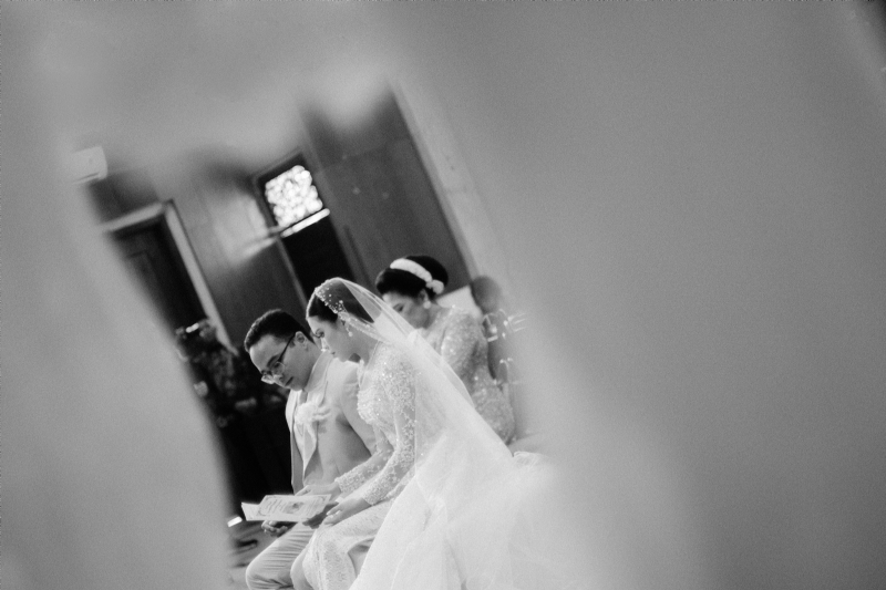 Photo: FCG Weddings I Venue: Balai Samudera I Decoration: Steve Decor & Bonzai Decoration I Gaun Pen