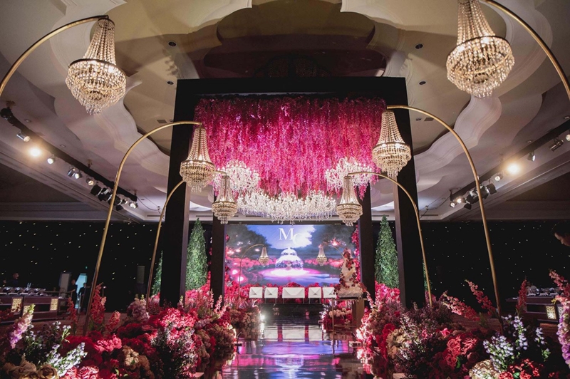 MUA: Meica Make Up Artist I Gaun Pengantin: Soko Wiyanto I Jas Pengantin: SAS designs I Decoration: 