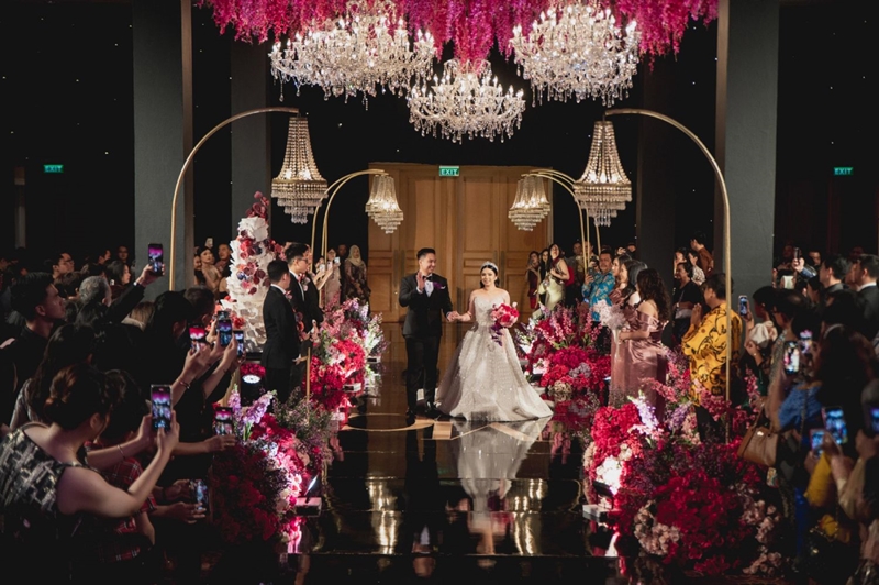 MUA: Meica Make Up Artist I Gaun Pengantin: Soko Wiyanto I Jas Pengantin: SAS designs I Decoration: 