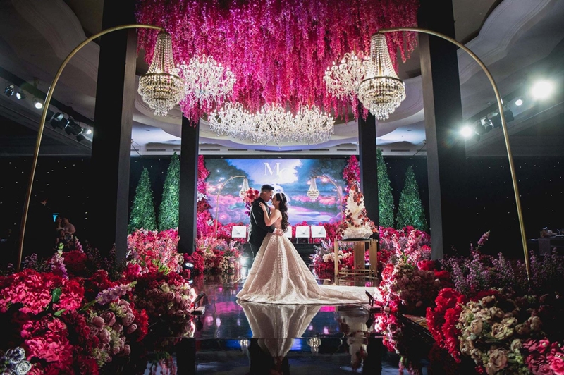 MUA: Meica Make Up Artist I Gaun Pengantin: Soko Wiyanto I Jas Pengantin: SAS designs I Decoration: 