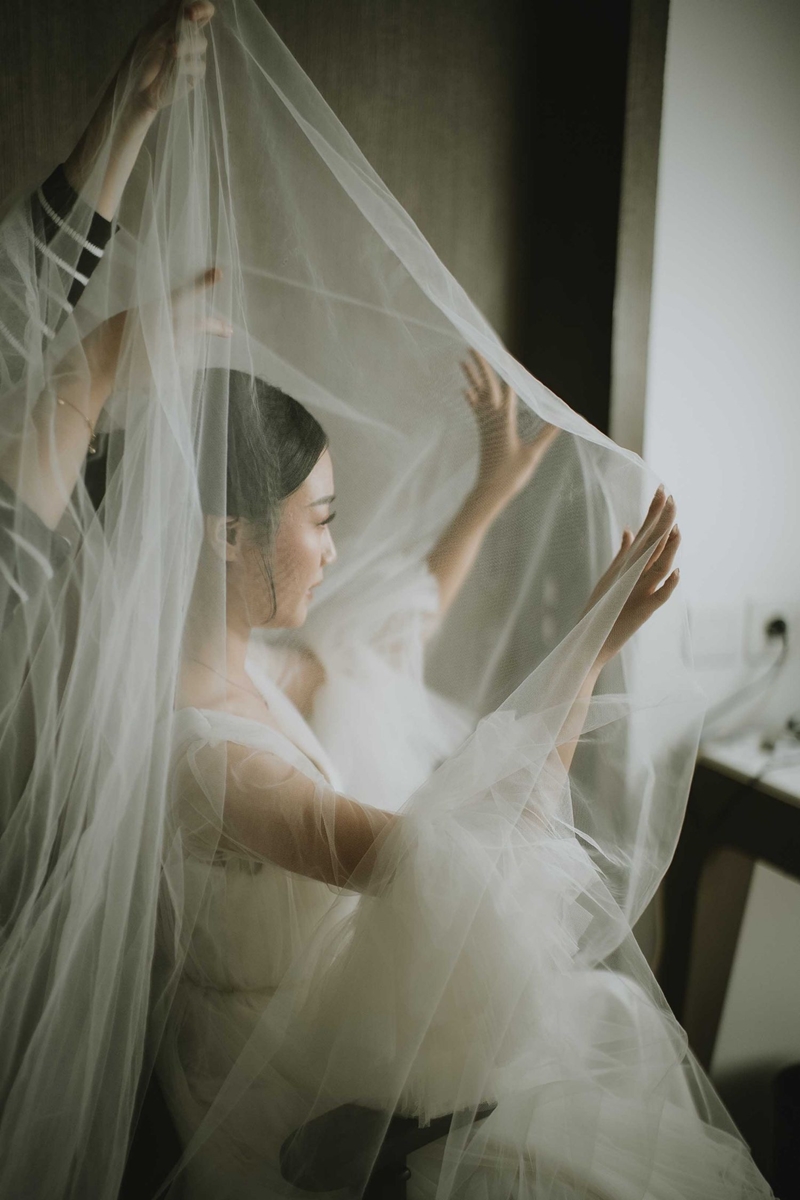 Venue: Grand Mercure Jakarta Kemayoran I Gaun Pengantin: Jean Tirtamarta I Decoration: Beblooms wedd
