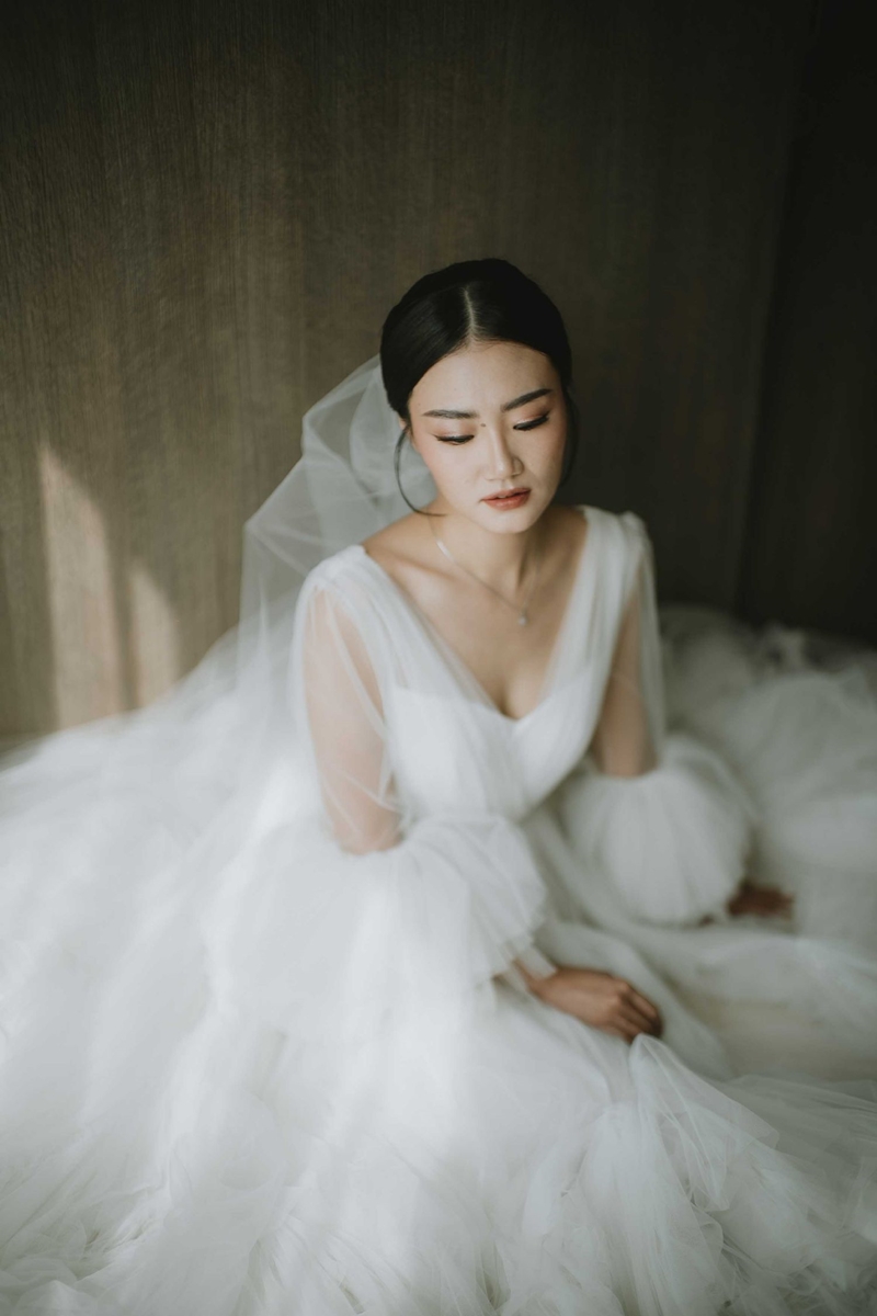 Venue: Grand Mercure Jakarta Kemayoran I Gaun Pengantin: Jean Tirtamarta I Decoration: Beblooms wedd