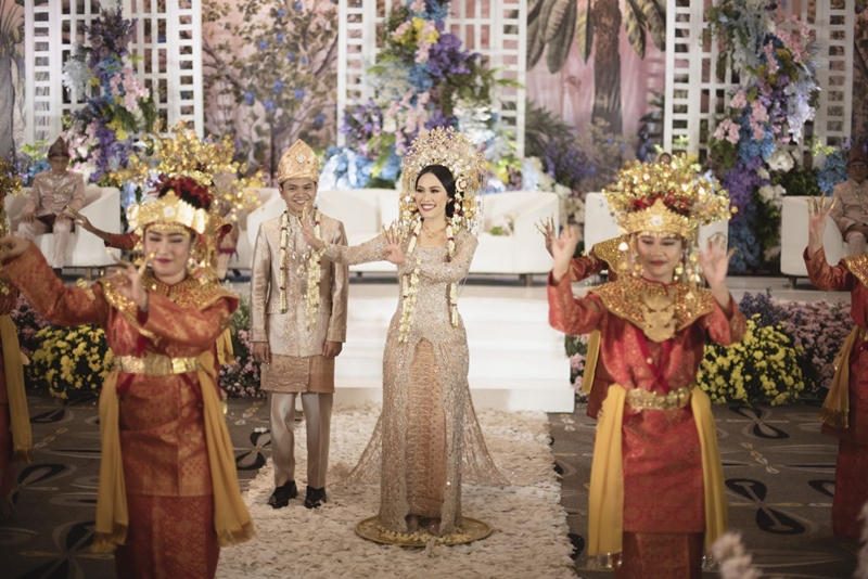 Venue: DoubleTree by Hilton Jakarta - Diponegoro I Decoration: Image Decor I Lighting: Juns Lighting