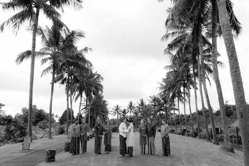 Gaun Pengantin: Widuri I Foto Liputan: Hibiki Wedding I Foto Liputan: Dua Ritme I Jas Pengantin: Gri