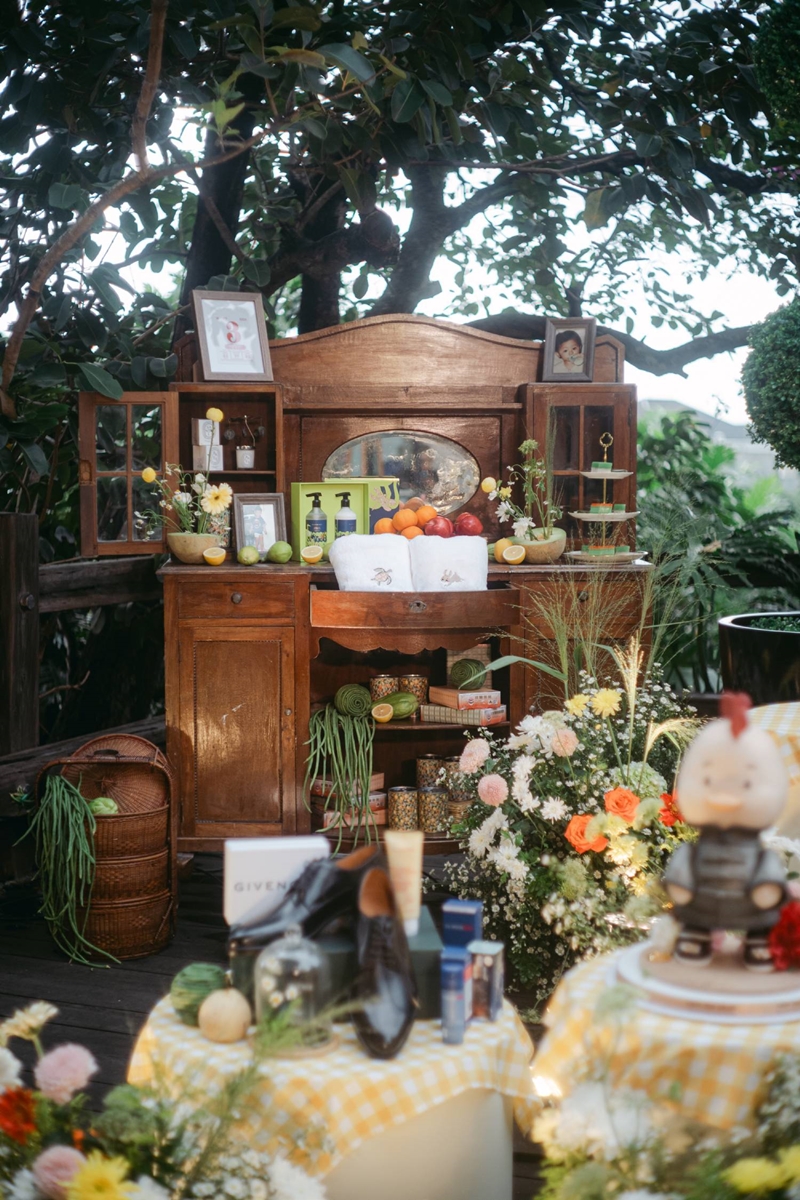 Venue: The Forest at The Veranda I Gaun Pengantin: Stella Lunardy Couture I Wedding Accessories: NOM