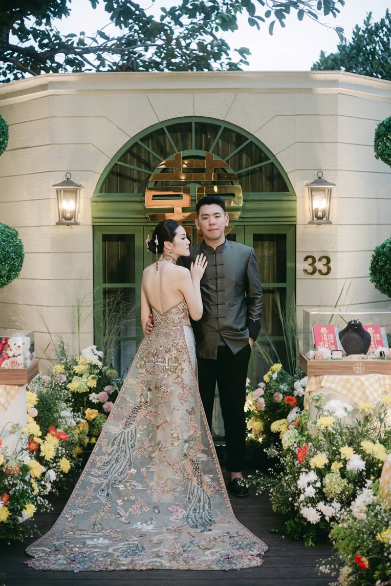 Venue: The Forest at The Veranda I Gaun Pengantin: Stella Lunardy Couture I Wedding Accessories: NOM