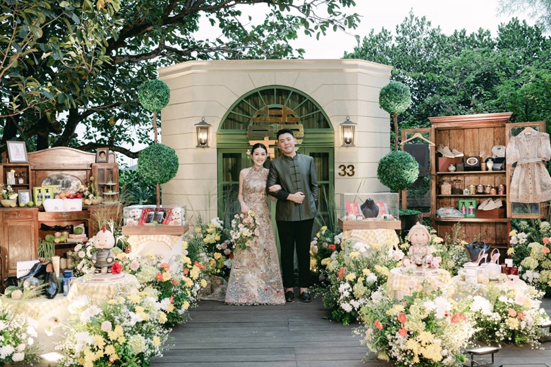 Venue: The Forest at The Veranda I Gaun Pengantin: Stella Lunardy Couture I Wedding Accessories: NOM