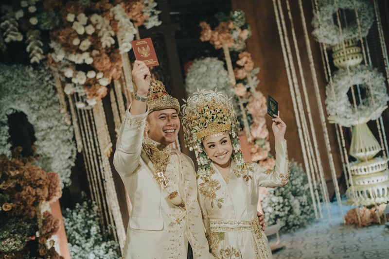 Foto Liputan: Morden.co I Reynard Karman Photography I Gaun Pengantin: Hands by Jeje I Griya Rias An