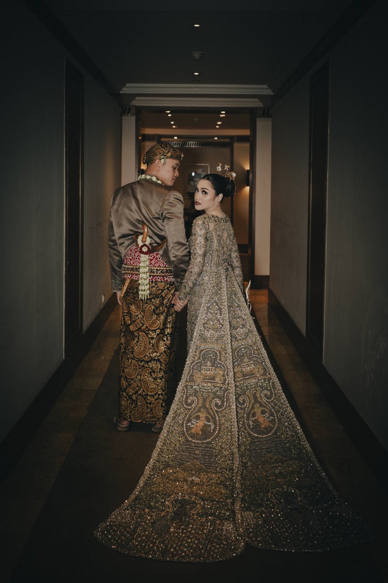 Foto Liputan: Morden.co I Reynard Karman Photography I Gaun Pengantin: Hands by Jeje I Griya Rias An