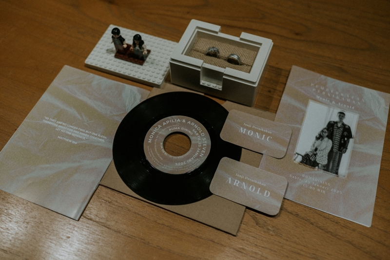 Decoration: Finley Decoration I Wedding Accessories: Tulola Jewelry I Gaun Pengantin: Lemarilila I H