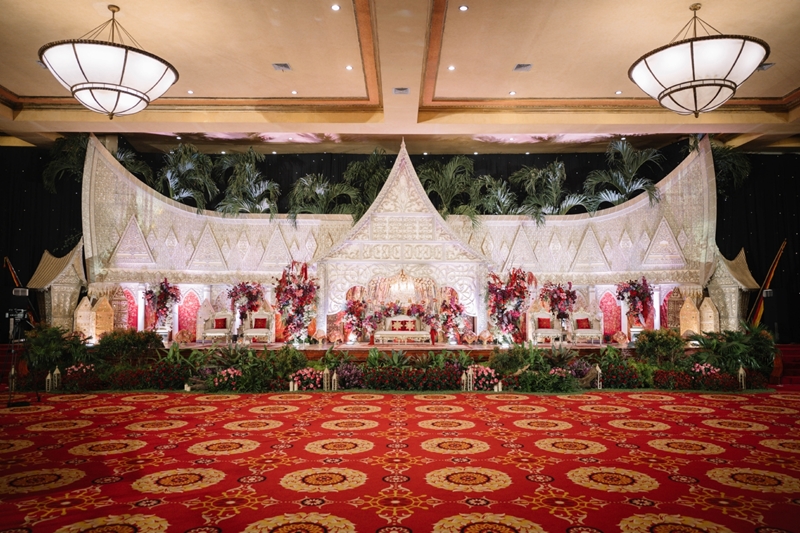 Venue: Balai Samudera I MUA: Maharani Nilla I Gown: Beblooms wedding I Catering: Alfabet Catering I 