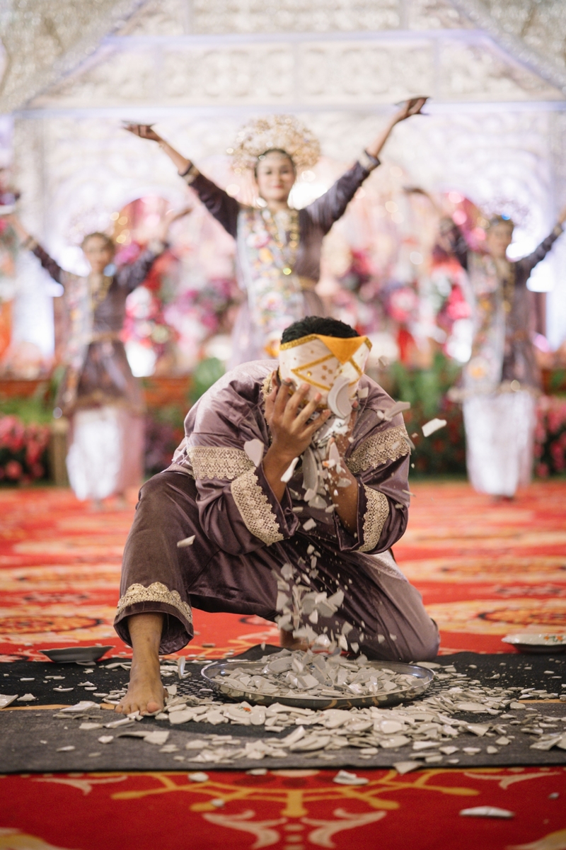 Venue: Balai Samudera I MUA: Maharani Nilla I Gown: Beblooms wedding I Catering: Alfabet Catering I 