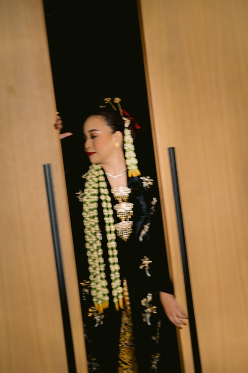 Foto Liputan: Venema Pictures I Lighting: Delight Jakarta I Gown: Widuri I Entertainment: TAF Entert