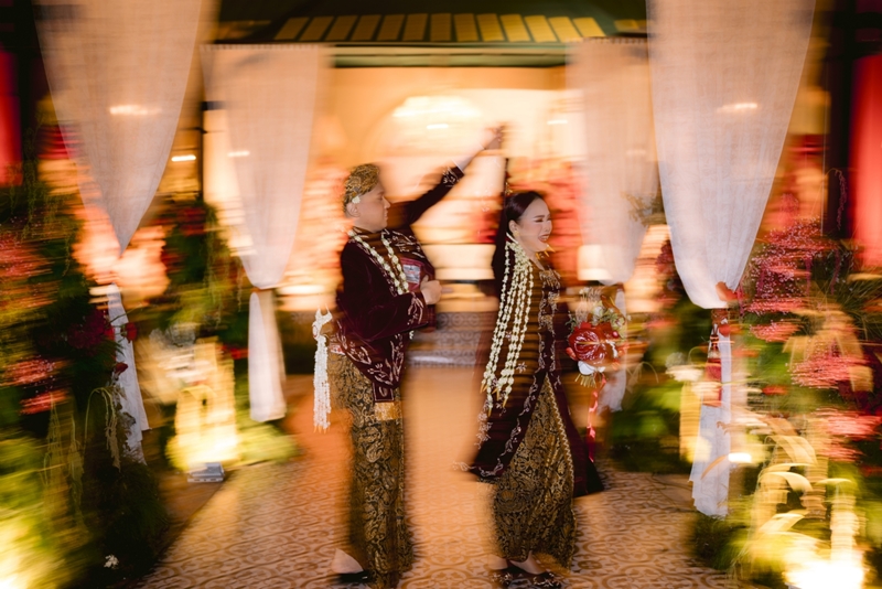 Foto Liputan: Venema Pictures I Lighting: Delight Jakarta I Gown: Widuri I Entertainment: TAF Entert