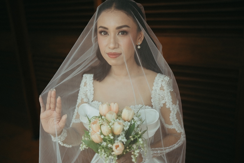 Venue: The Tribrata Darmawangsa Jakarta I Decoration: White Pearl decoration I Wedding Cake: Ivoire