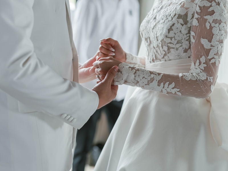 Wedding Stylist: LXE Moments I Photo: Dikha Dheansa I Gown: Yefta Gunawan I Decor: Lotus Design I We