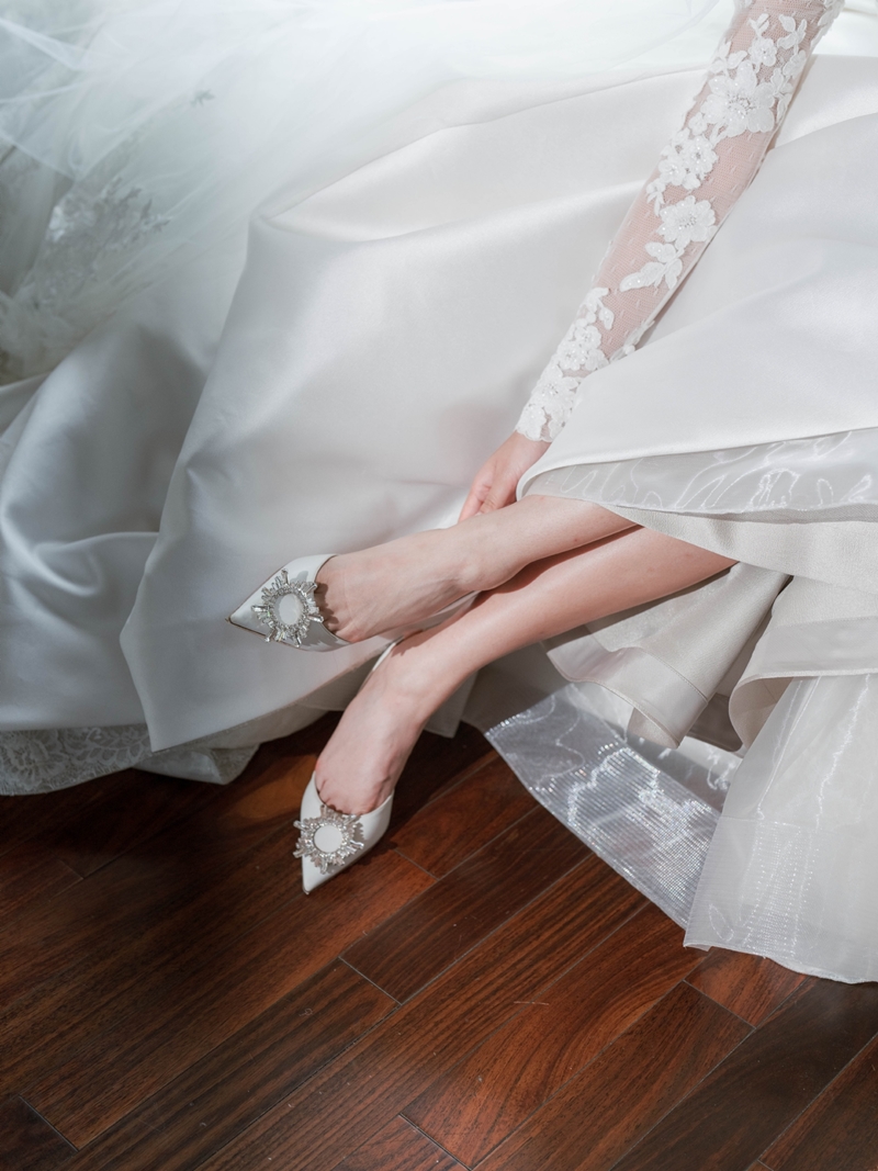 Wedding Stylist: LXE Moments I Photo: Dikha Dheansa I Gown: Yefta Gunawan I Decor: Lotus Design I We