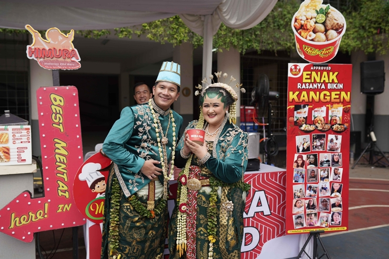 Decoration: Kembang Setaman Decoration I Foto Liputan: Dare of Taste Wedding I Gaun Pengantin: Rohim