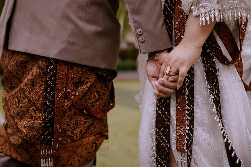 Decoration: Kembang Setaman Decoration I Foto Liputan: Dare of Taste Wedding I Gaun Pengantin: Rohim