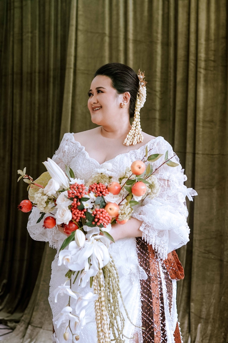 Decoration: Kembang Setaman Decoration I Foto Liputan: Dare of Taste Wedding I Gaun Pengantin: Rohim