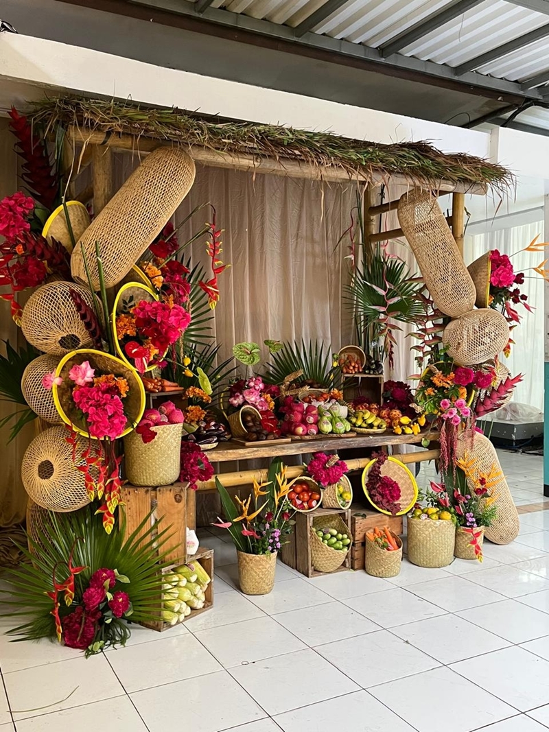 Decoration: Kembang Setaman Decoration I Foto Liputan: Dare of Taste Wedding I Gaun Pengantin: Rohim