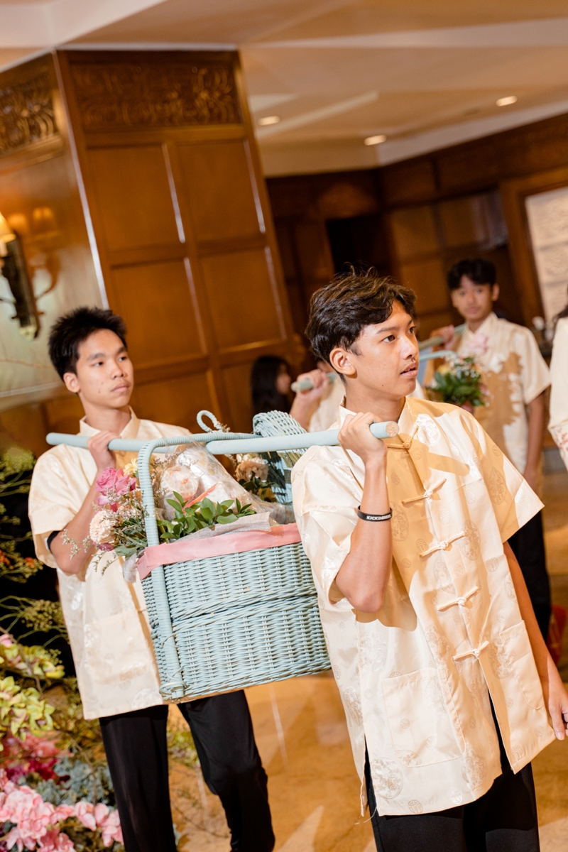 Wedding planner: Majestic Hocus Pocus I Venue: Shangri-La Hotel Surabaya I Wedding cake: Angie`s Cak