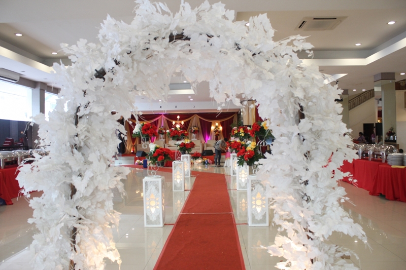 Pernikahan Pasangan Bahagia 6