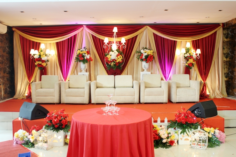 Pernikahan Pasangan Bahagia 7