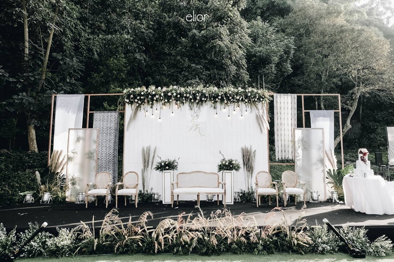 Modern Wedding with Tenun Sumba as Accent 24