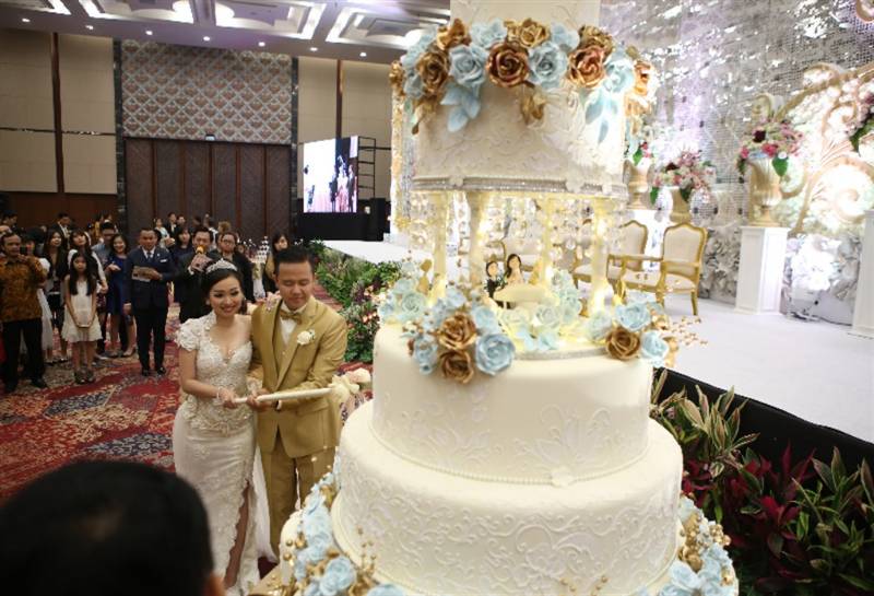 Potong wedding cake