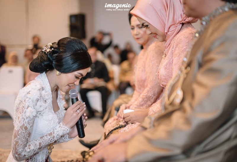 Sungkeman setelah akad nikah