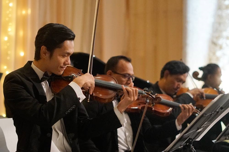 The Wedding Anniversary 13