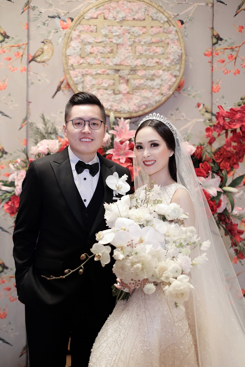 Venue: Raffles Jakarta I Gaun Pengantin: Yefta Gunawan I Wedding Crown: Rinaldy A Yunardi IDecoratio