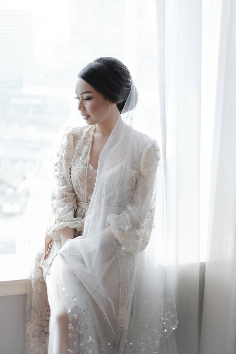 Gaun Pengantin: Yogie Pratama I MUA: Anpasuha MUA I Venue: Four Seasons Hotel Jakarta