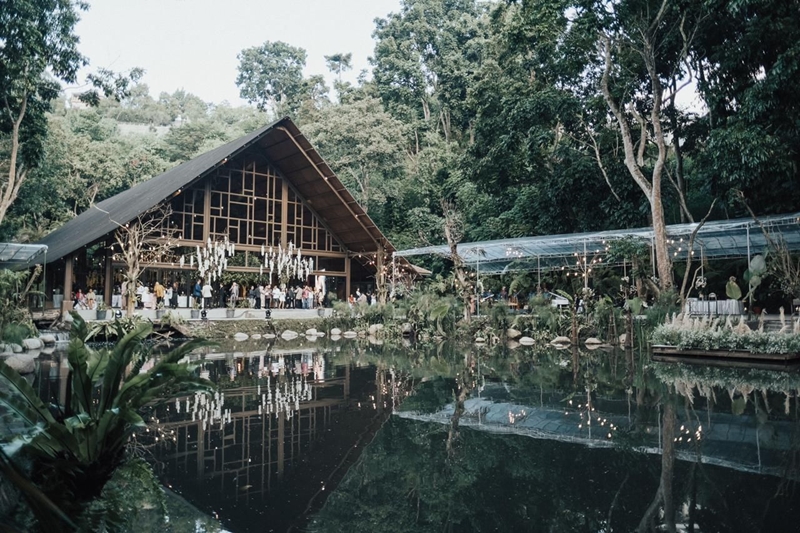 A Romantic Garden Wedding Of Bryan & Deby At Manten Ballroom @ Imah ...